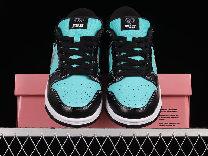 Nike Dunk Low Diamond Supply Co